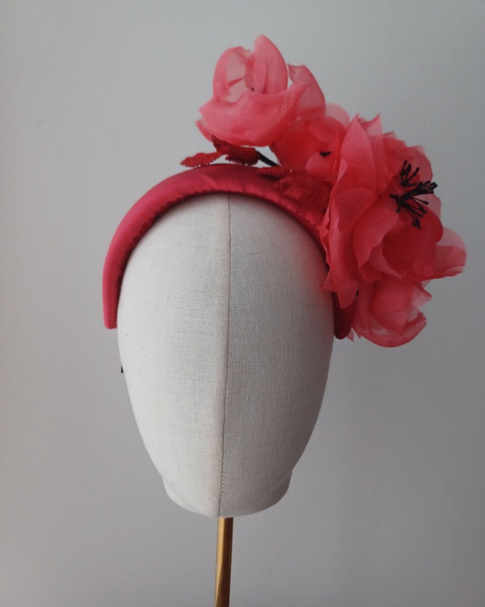 https://anedecoco.net/wp-content/uploads/2026/02/headbans-and-halos-1200x1500-1.jpg